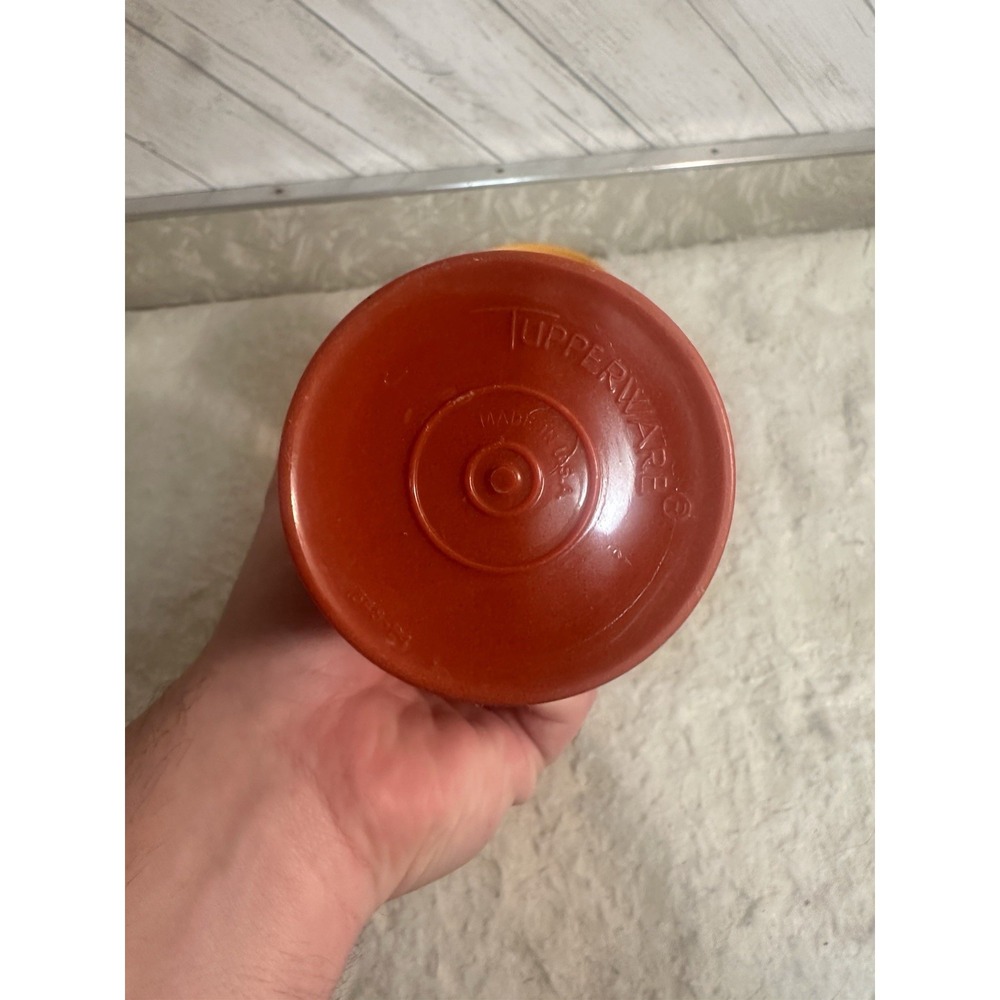 Vintage Tupperware Ketchup Bottle with Lids And 2 Tumblers - Picture 3 of 4